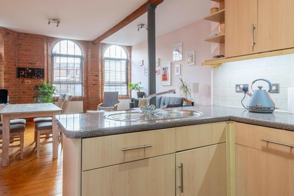 5 Mins Walk From Centre, Spacious City Apt, Open-Plan Nottingham Exterior foto